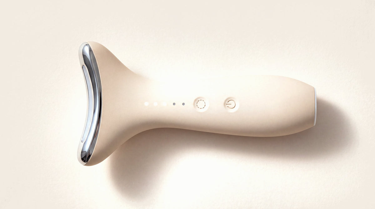 Front of the handle: five level dots, three of them lit, above the ring button and the power button.